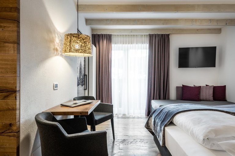 Bedroom, Hotel Pradat, Bolzano