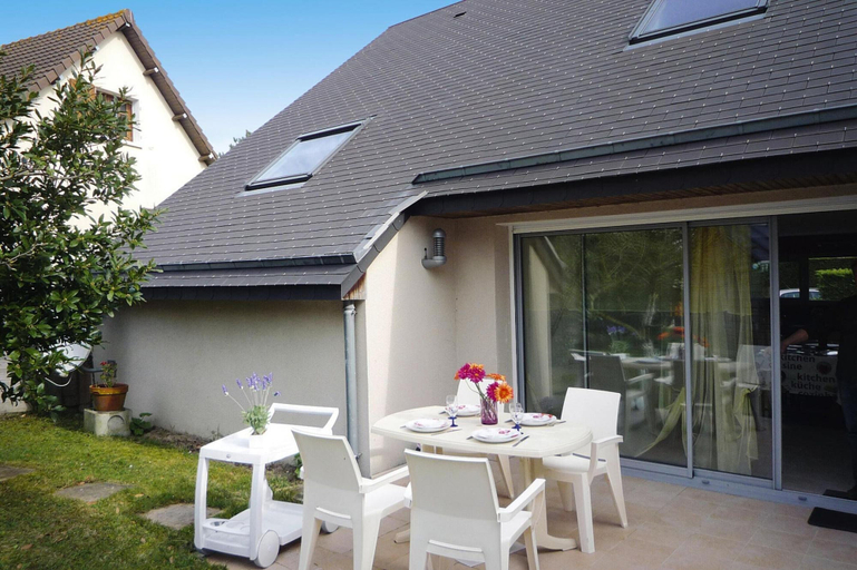 Dining 2, Holiday Home Near Mont St. Michel Beach, Manche
