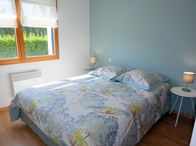 Room 3, Holiday Home in Plouneour Near Sandy Beach, Finistère