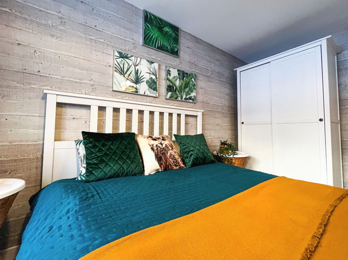 Room 4, Holiday Home With Sauna and Pool, 4 Bedrooms, Wejherowo