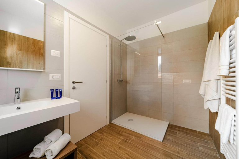 Bathroom 3, Residence Olivo, Garda, Verona
