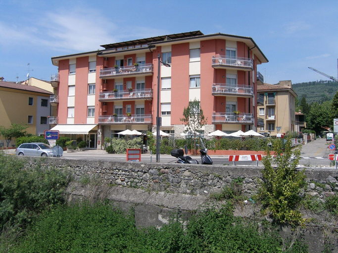 Exterior & Views 2, Apartment in Garda near Shopping, Verona