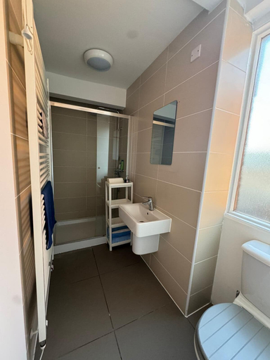 Bathroom 3, Fun Energetic Oasis in Islington - Sleeps6, London