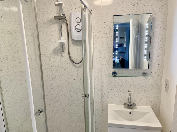 Bathroom 3, 2 Bedrooms Cornish Holidays For Penzance & St Ives, Cornwall