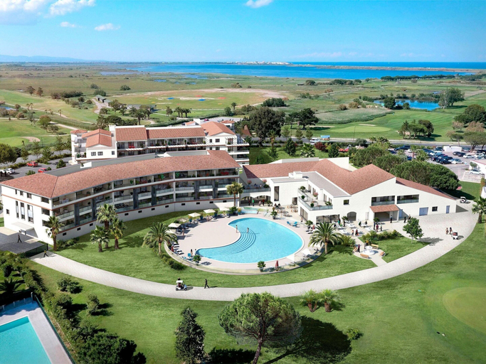 Pool 5, View of Golf Course, Horizon Golf, St. Cyprien, Pyrénées-Orientales