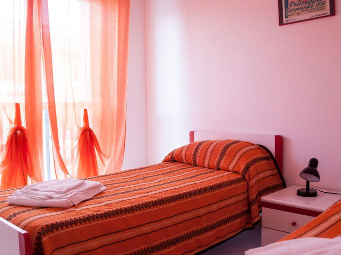 Room 3, Apartment in Residenza Alberghiera Italia, Luni, La Spezia