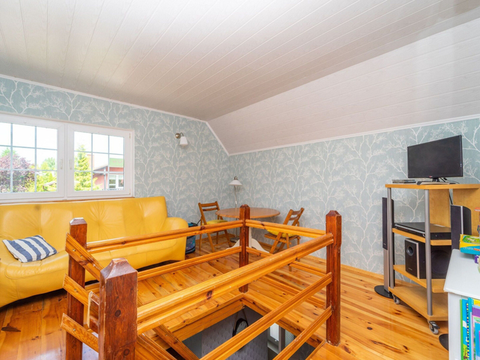 Others 5, Large Holiday Home With Private Garden, Słupsk