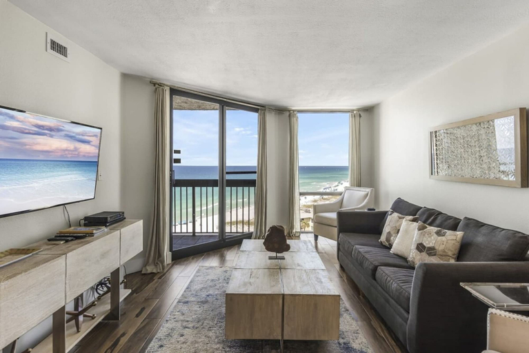 Room 3, The Scallop by Brightwild Beachfront Condo, Okaloosa