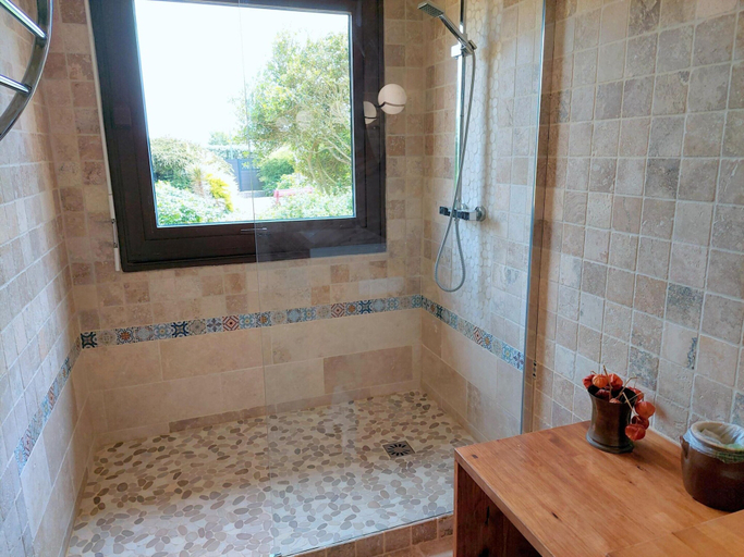 Bathroom 3, Holiday Home With Jacuzzi, Guisseny, Finistère