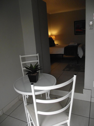 Others 5, De Nachtuilen Guesthouse, Siyanda
