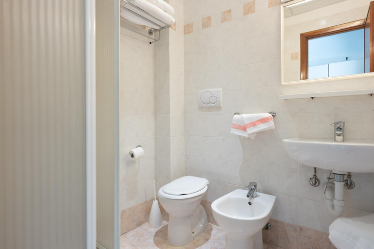 Bedroom 4, Residence Sabrina, Savona