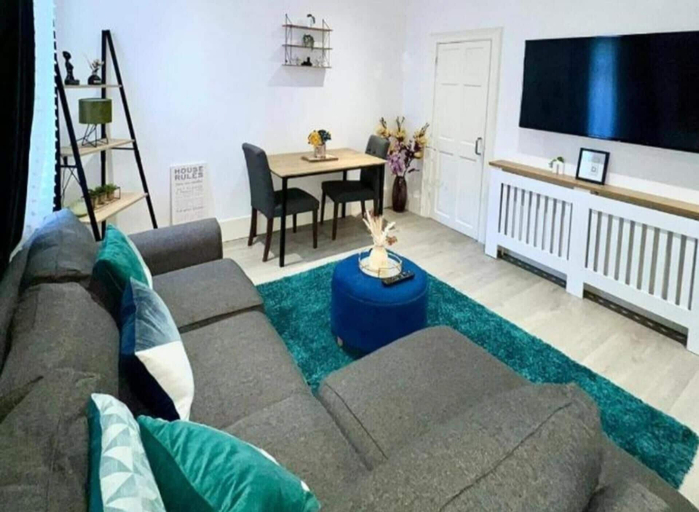 Living area 4, Strood Home-sleeps 6-great for Groups & Families, Medway