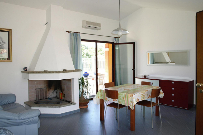 Dining 4, Apartment in a Seaside Resort, Cagliari
