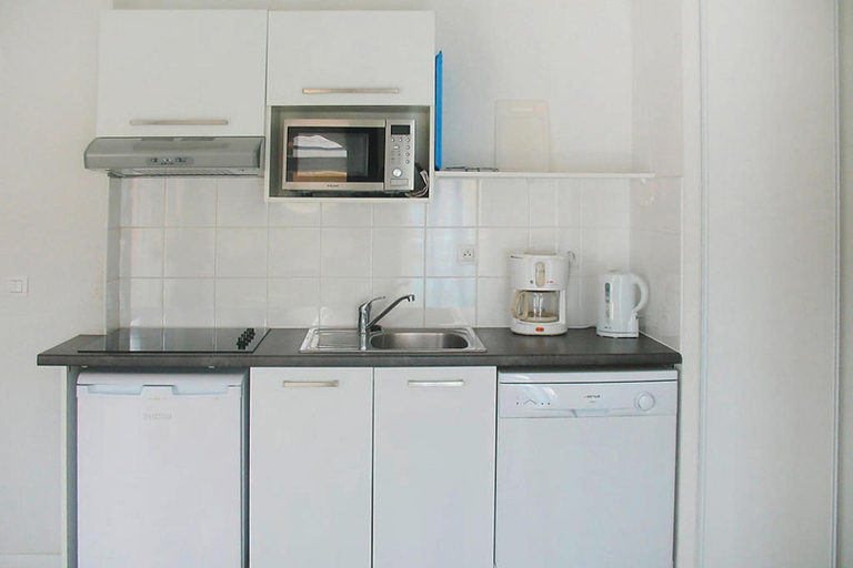 Private kitchen 4, Coastal Stay With Pool in Grandcamp, Calvados