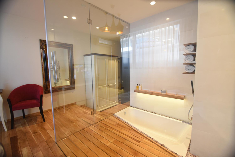 Others 5, Hotel Europa, Baia Mare