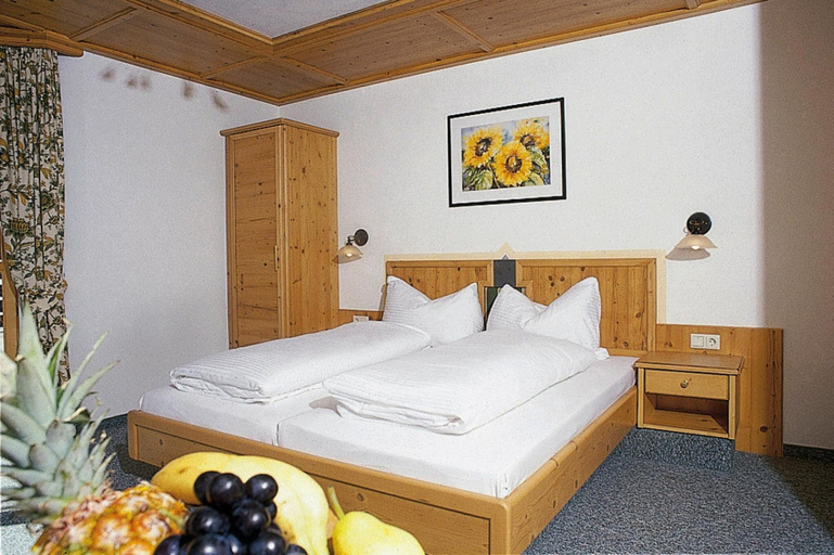 Room 4, Apartment in St. Anton am Arlberg With Balcony, Landeck