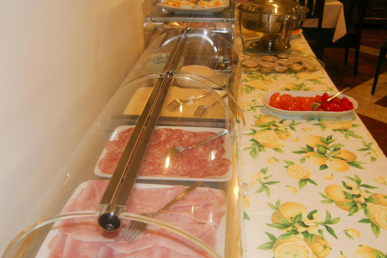 Food & Drinks 5, Apartment in Garda Near Shopping, Verona