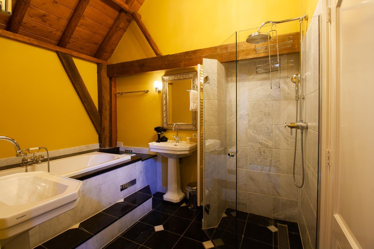 Bathroom 17