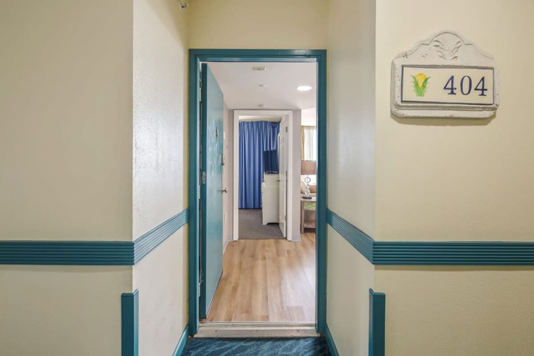 Room 3, The Grand Turk by Brightwild Sunset View Pool, Monroe