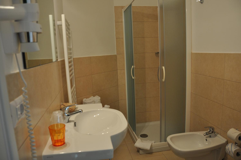 Bathroom, Hotel Saint Pierre, Aosta