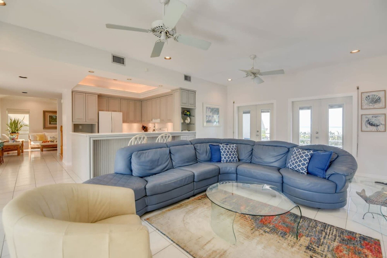 Room 5, NEW Haven House Waterfront Home Amazing Views, Monroe