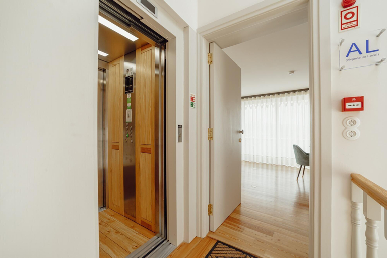 Room 4, Downtown Penthouse With River View by Vacationy, Porto