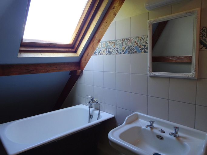 Bathroom 3, Villa in Normandy with Beach Access, Manche