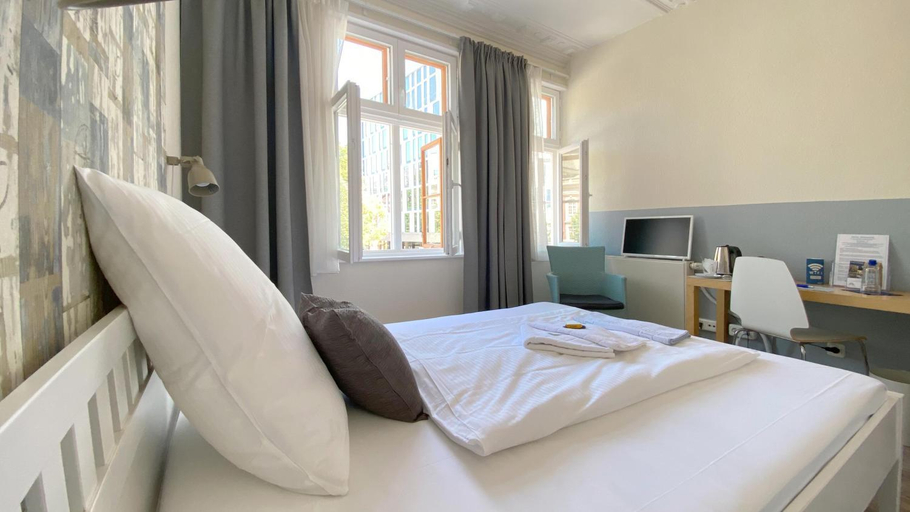 Bedroom 4, Frauenhotel Hanseatin - Women Only, Hamburg