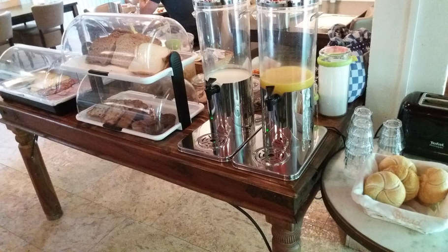 Food & Drinks 5, Hotel Saint Vincent, Monster