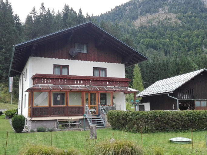 Exterior 2, Charming Holiday Home in Gosau, Gmunden
