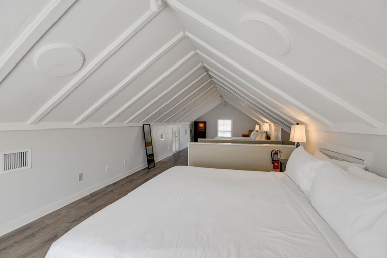 Room 2, Duval Dream Loft by Brightwild Right on Duval, Monroe
