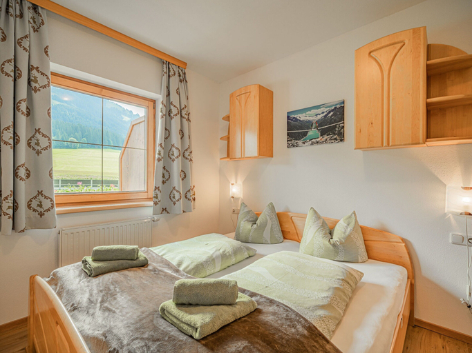 Room 2, Apartment in Brixen Near Wilder Kaiser Gondola, Kitzbühel