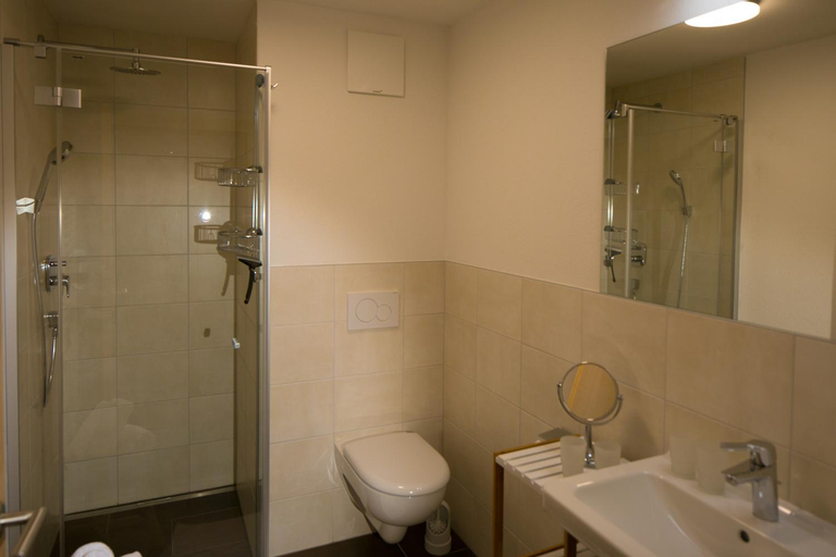 Bathroom 5, Apart Jochler, Schwaz