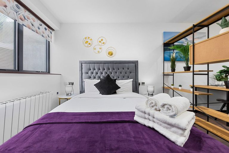 Room 4, Bright Studio Retreat in Golders Green, London