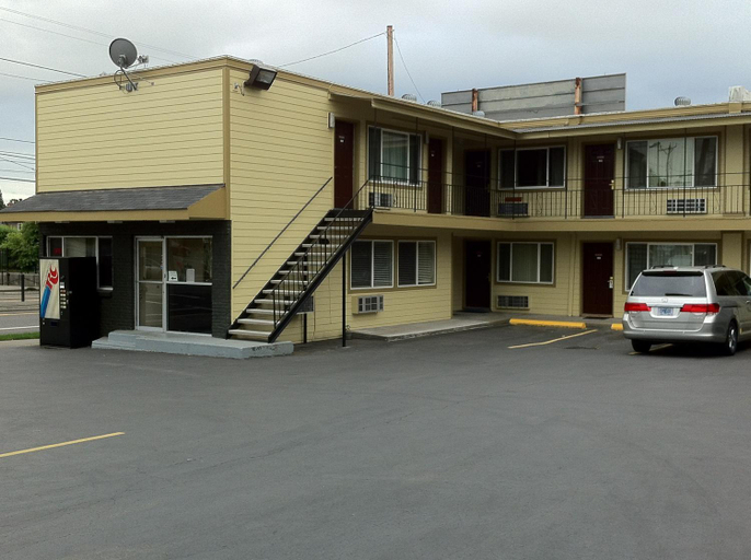 Others 5, Economy Inn, Multnomah