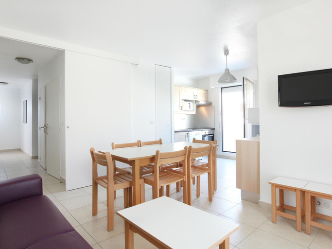 Private kitchen 2, Residence Arcachon, Arcachon, Apartment for 4 Persons, Gironde