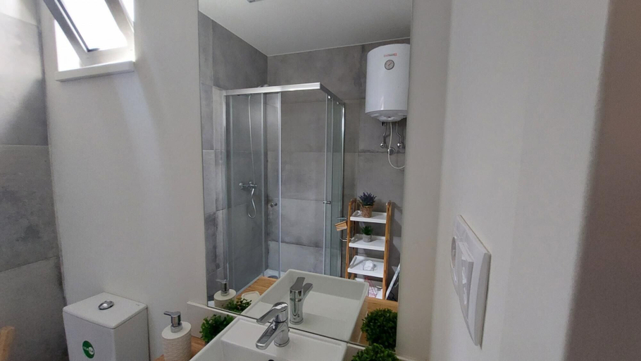 Room 3, Mezzanine Stylish Apartment H by Vacationy, Porto