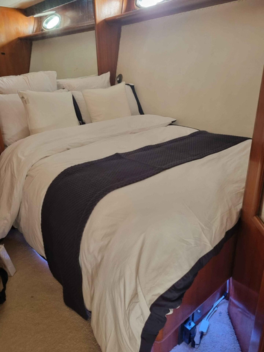 Room 5, Live on a Luxury 65ft Yacht in Duquesa- Estapona, Málaga