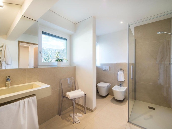 Bathroom, Apartment in Dorf Tirol near Tirol Castle, Bolzano