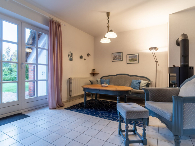 Living area, Apartment mit Kamin in Einer Eigentumswohnung, Nordfriesland