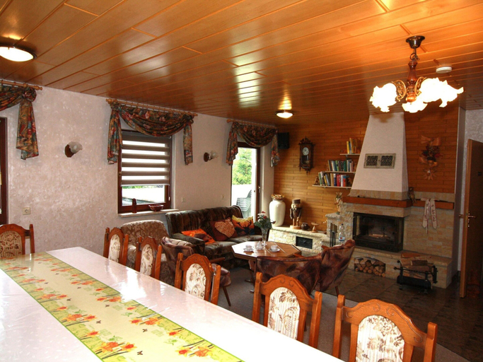 Dining 5, Schone Ferienwohnung mit Terrasse, Altenberg, Sächsische Schweiz-Osterzgebirge