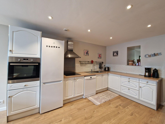 Private kitchen 4, Charming, Comfortable House Port du Legue Plerin, Côtes-d'Armor