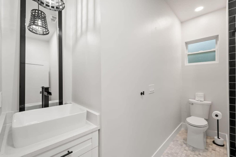 Room 2, Soho Serenity by Brightwild Pool Hot Tub, Hillsborough