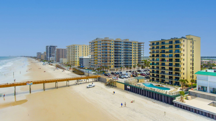Room 5, Ocean View Suite w Pool Hot Tub Beach Access, Volusia