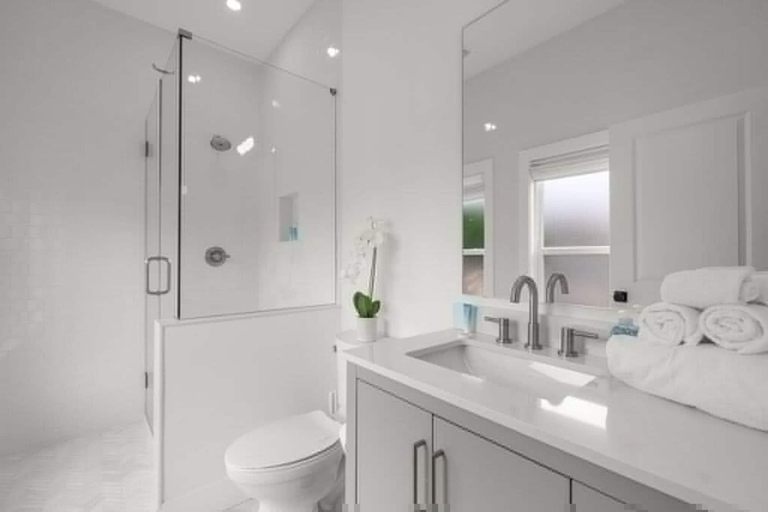 Bathroom 4, Casa Padr n Gorgeous Home Steps to 7th Ave, Hillsborough
