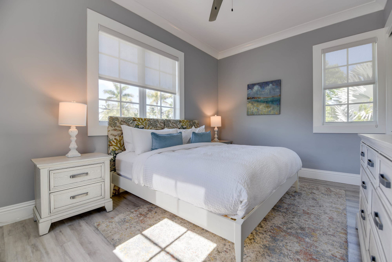 Room 3, Springtide House by Brightwild Waterfront Pool, Monroe
