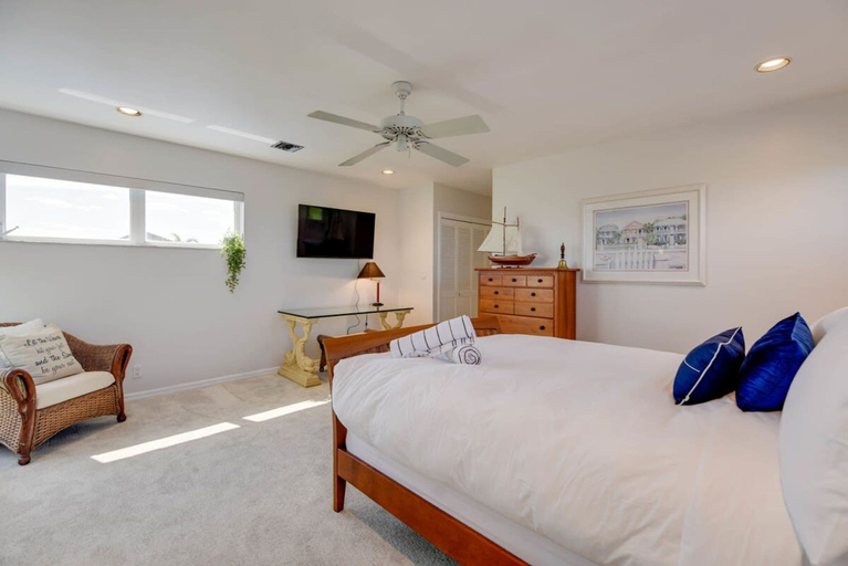 Room 4, NEW Haven House Waterfront Home Amazing Views, Monroe