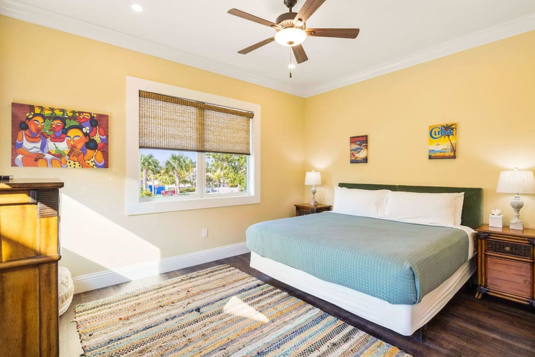 Room 4, Capmar House by Brightwild Huge Home Pool, Monroe