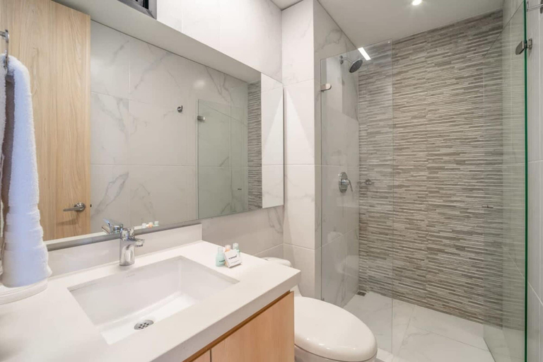 Bathroom, w Classy 1BR in Chapinero, Santafé de Bogotá