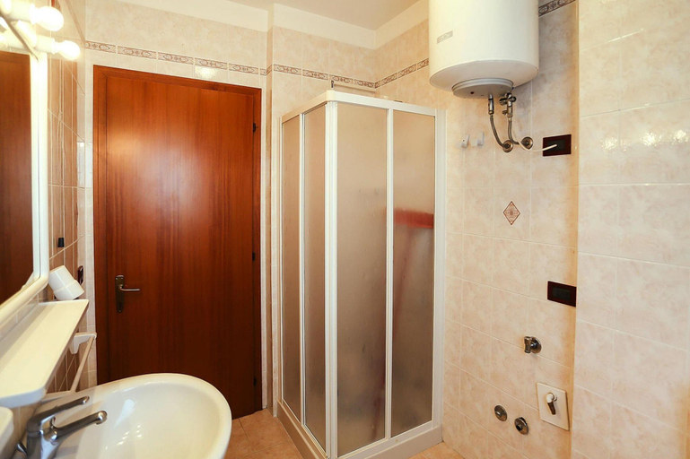 Bathroom 5, Residence Villaggio Lido del Sole 1, Bibione, Venezia